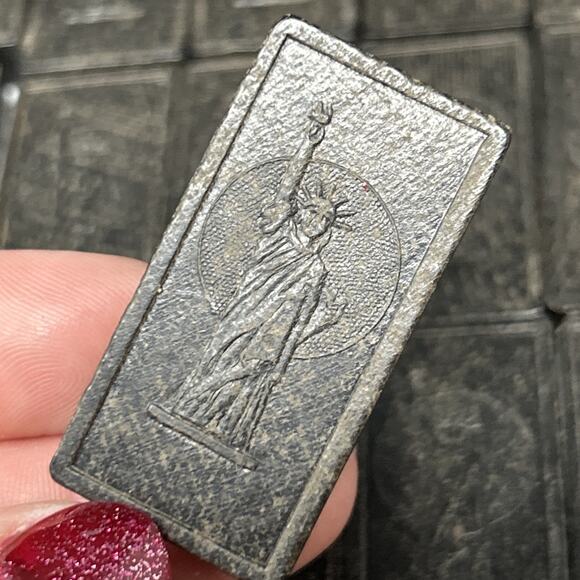 Vintage Statue Of Liberty Dominoes 28 Pieces Black - Picture 9 of 9